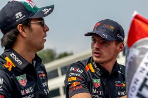 Spannende strijd tussen Max Verstappen en Sergio Perez