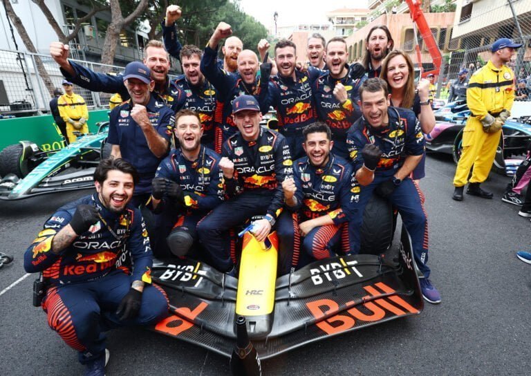 Max Verstappen Heerst over een Regenachtig Monaco in 2023 Grand Prix