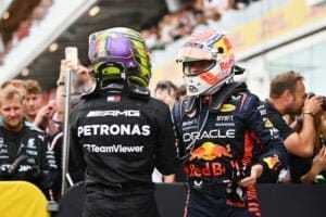 Verstappen reageert op Hamilton: 'Het leven is niet eerlijk'