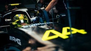Hamilton blijft bij Mercedes, maar waarom duurt het zo lang?
