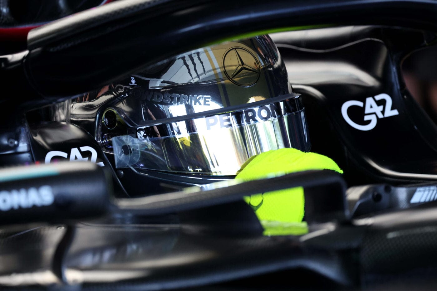 Hamilton pleit voor gebruik van AI in F1-strafbeslissingen