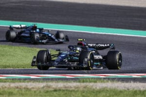 Russell over strijd met Hamilton: "Vechten op de baan geen probleem"