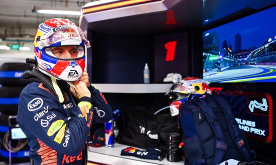 FIA erkent fout: Verstappen had gridstraf verdiend in Singapore