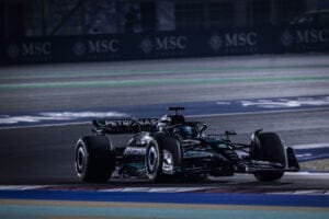 Hamilton en Russell crashen: Rosberg wijst schuldige aan