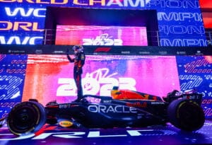 Max Verstappen verzilvert derde opeenvolgende F1-wereldtitel na uitval Sergio Pérez in Qatar