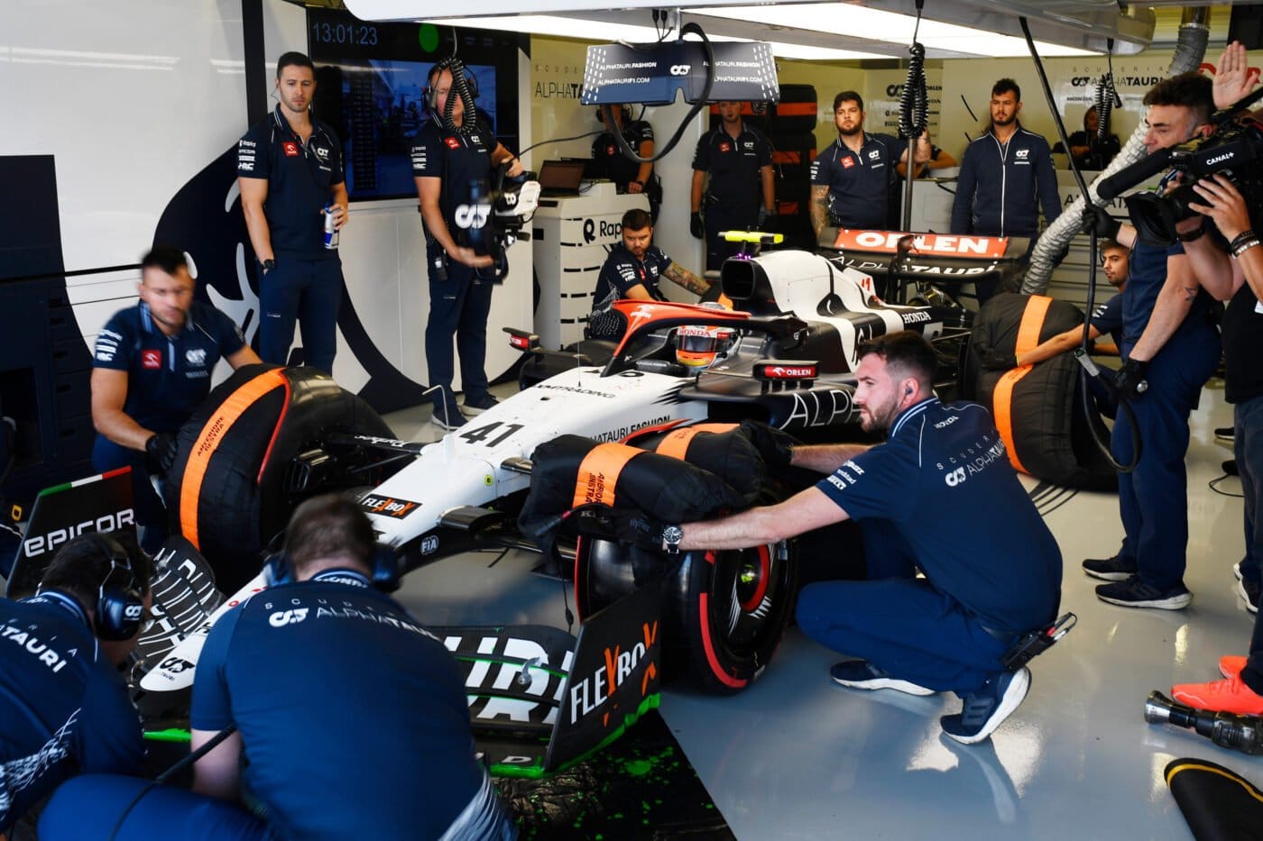 Veelbelovende debuut: Isack Hadjar maakt indruk met vrije training Mexico