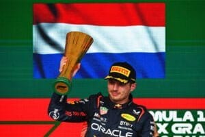 Waarom Max Verstappen record vierde met Tom Jones over de boordradio