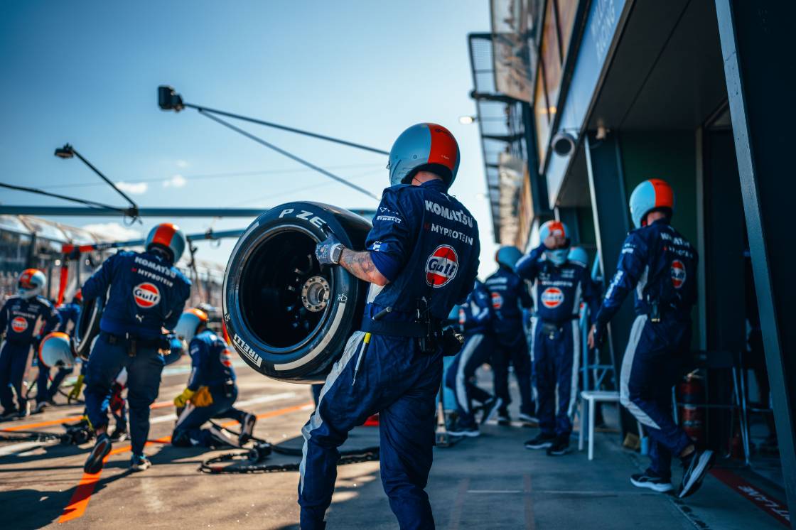 Williams race tegen de klok om beide auto's klaar te hebben voor Japan