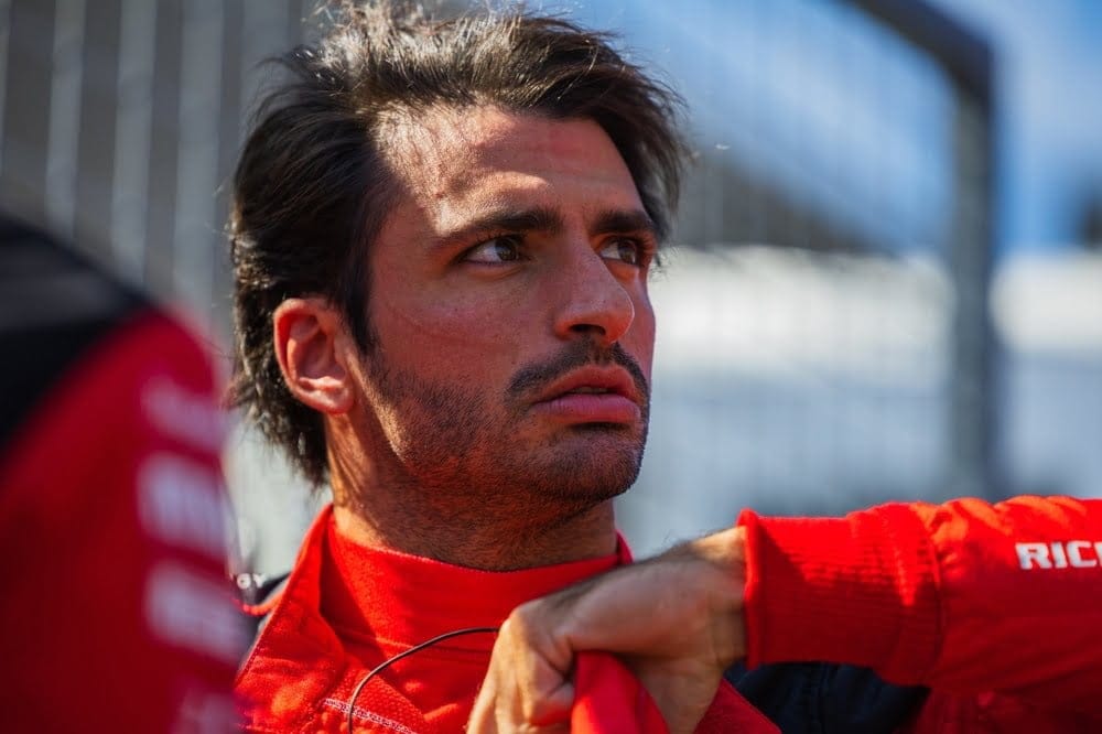 Carlos Sainz maakt zijn rentree bij Ferrari in GP van Australië na blindedarmoperatie