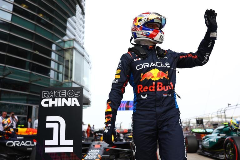 Verstappen op pole in Shanghai, Hamilton kent dramatische kwalificatie