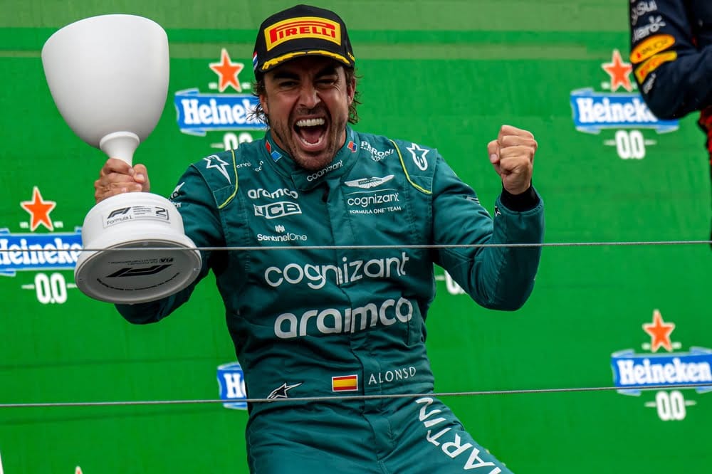 Aston Martin tekent nieuw contract met Alonso tot en met 2026