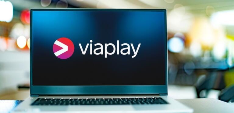 Omzet Viaplay daalt verder, verhoging abonnementskosten helpt weinig