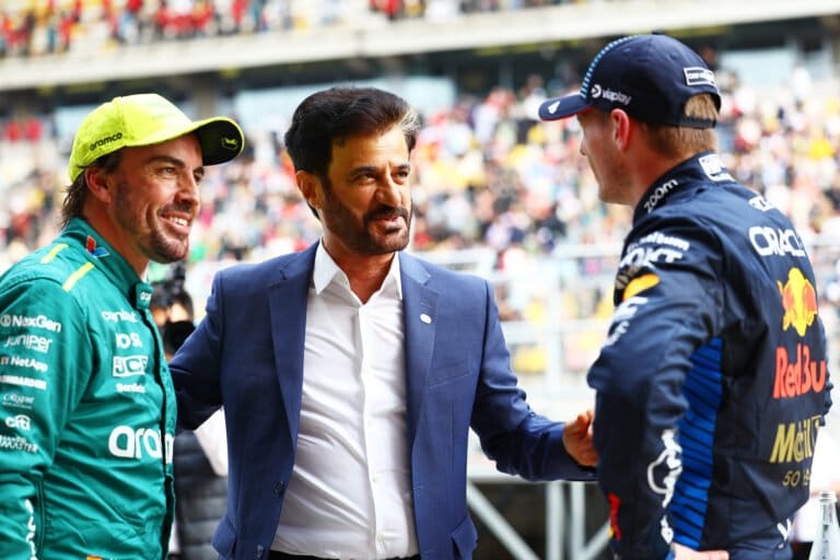 Verstappen in 2026: Aston Martin of toch Mercedes?