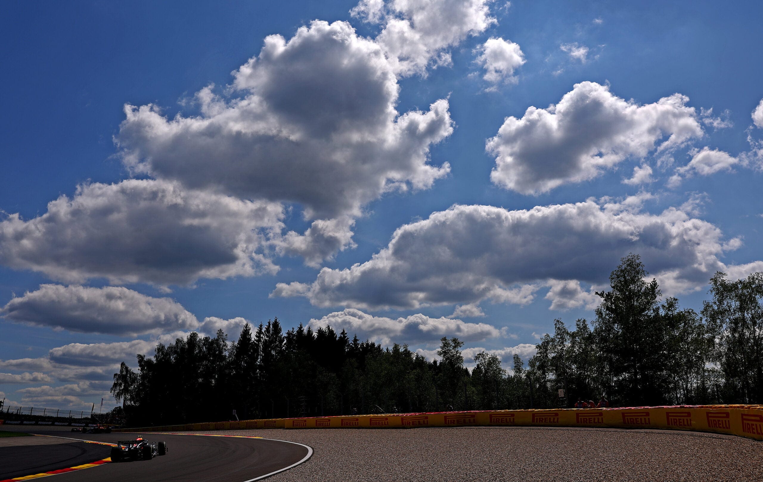 Wat doen F1-teams tijdens de verplichte zomerstop?