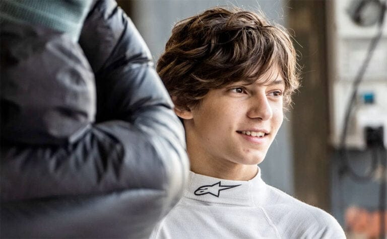 OFFICIEEL: Andrea Kimi Antonelli de vervanger van Lewis Hamilton in 2025