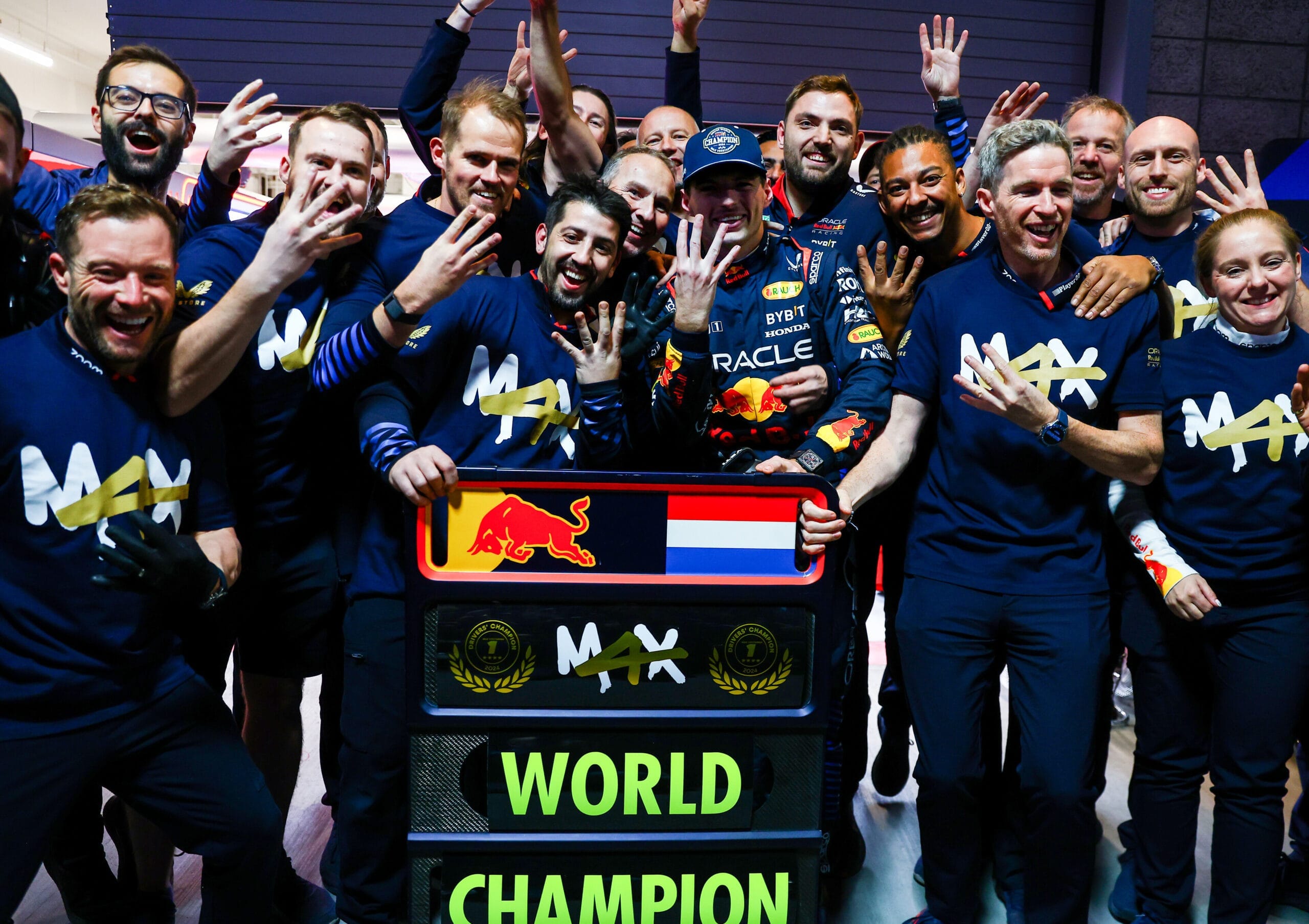 Verstappen voegt zich bij legendes als viervoudig wereldkampioen F1