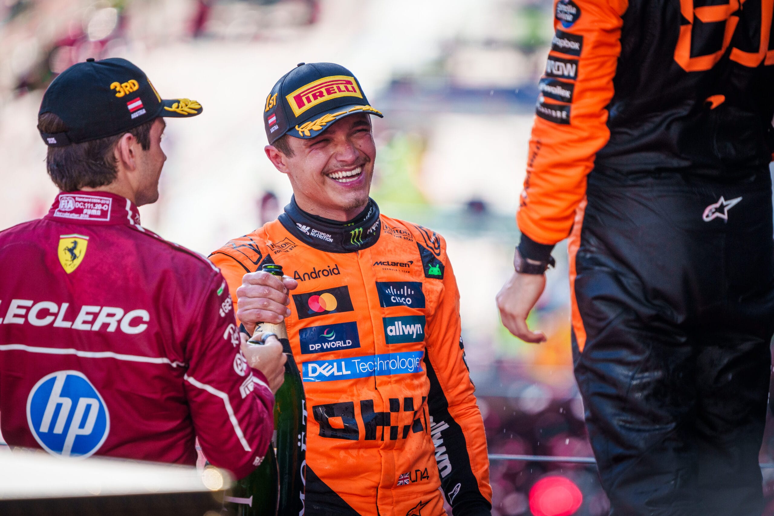 Buitenlandse pers ziet titelkansen Verstappen verdampen na dramatische GP