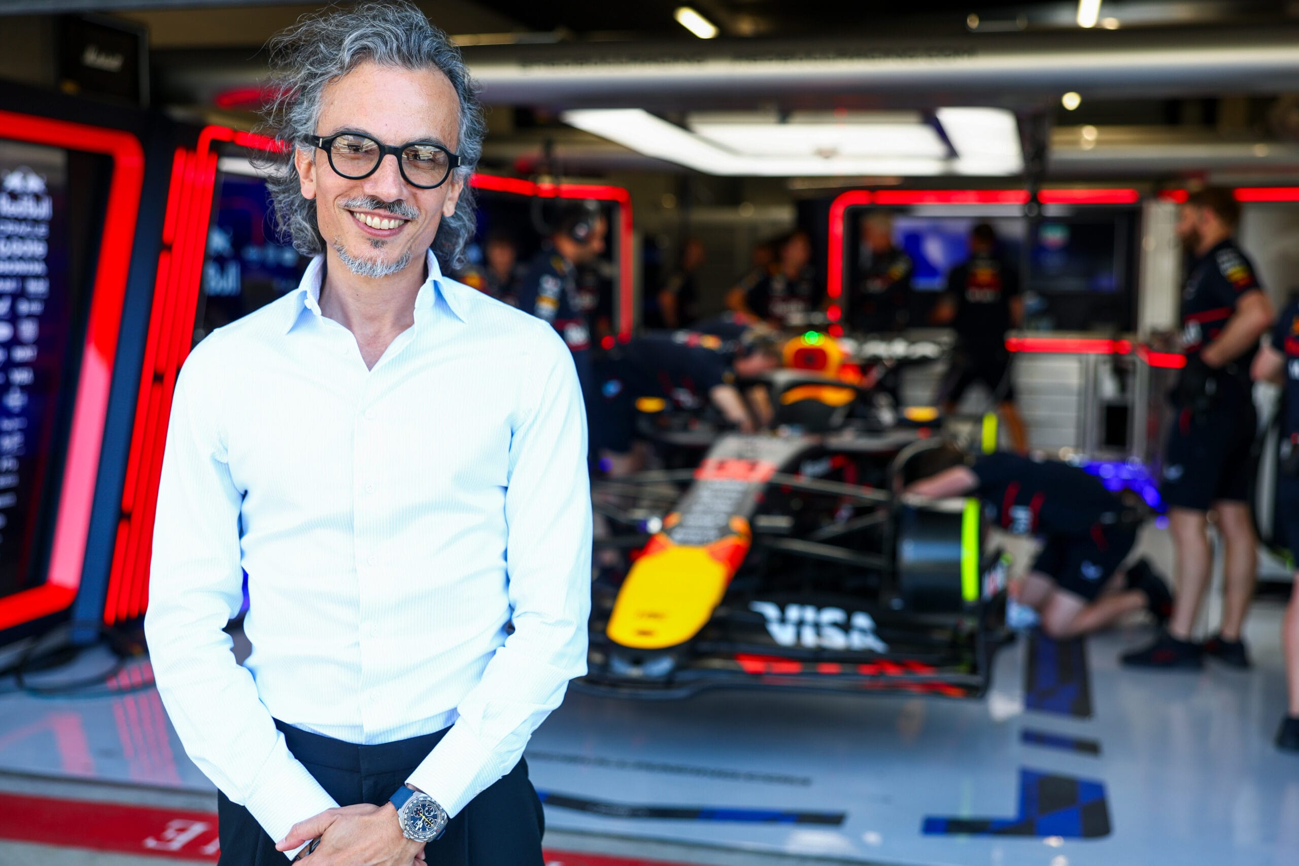 Mekies maakt kennis met Red Bull personeel tijdens filmdag Silverstone