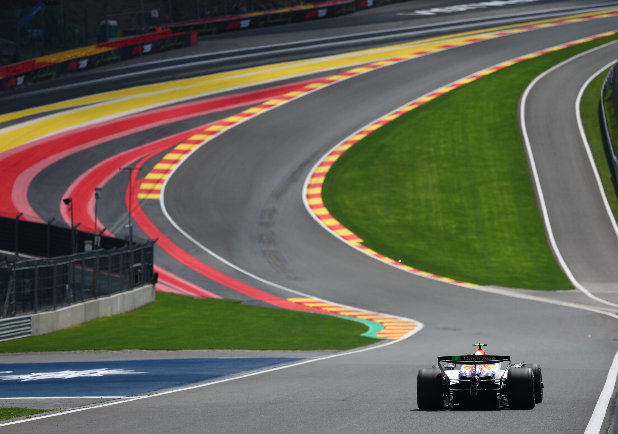 Piastri zet de toon in België, Verstappen op tweede plaats