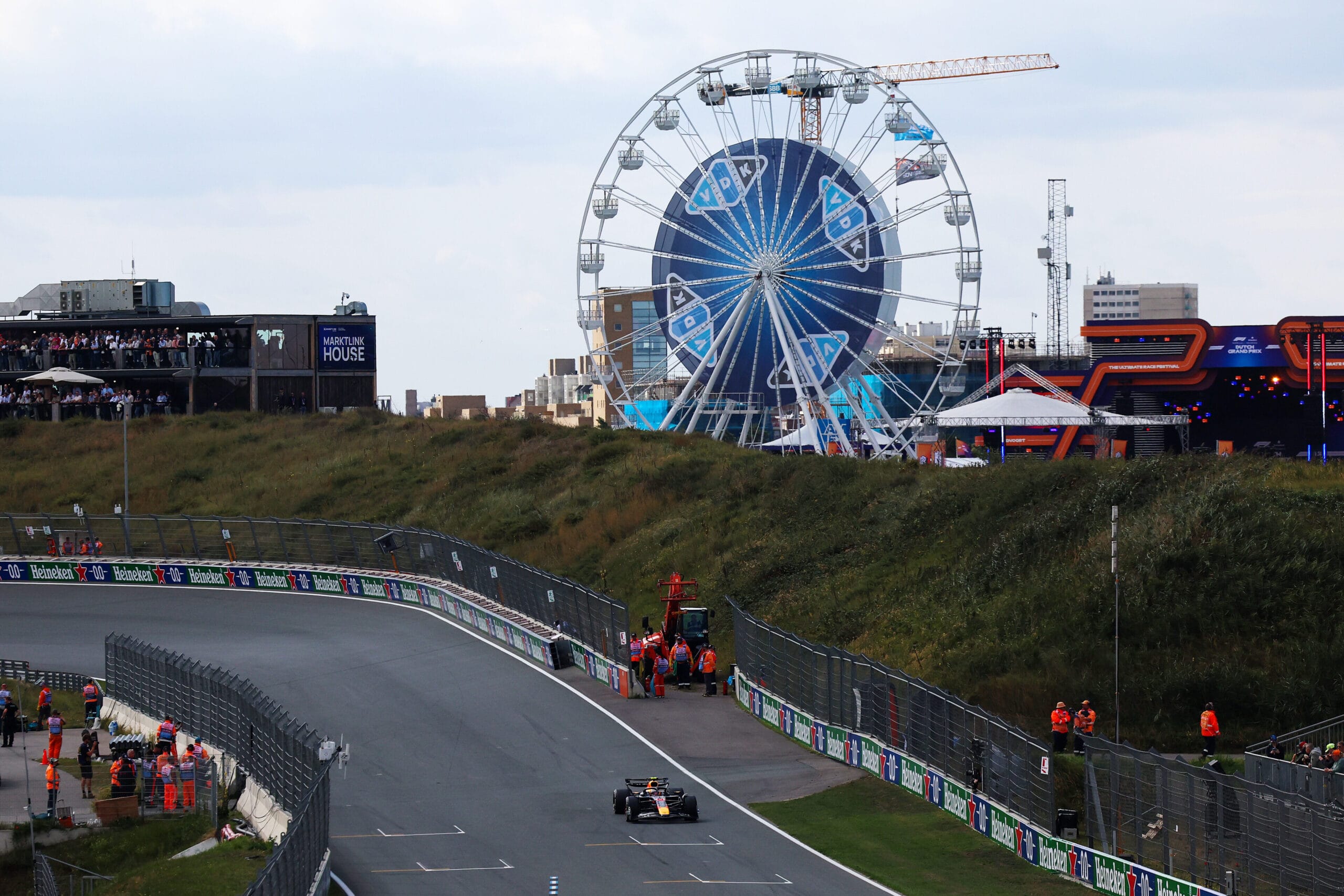 McLaren laat Verstappen ver achter zich in eerste training Zandvoort