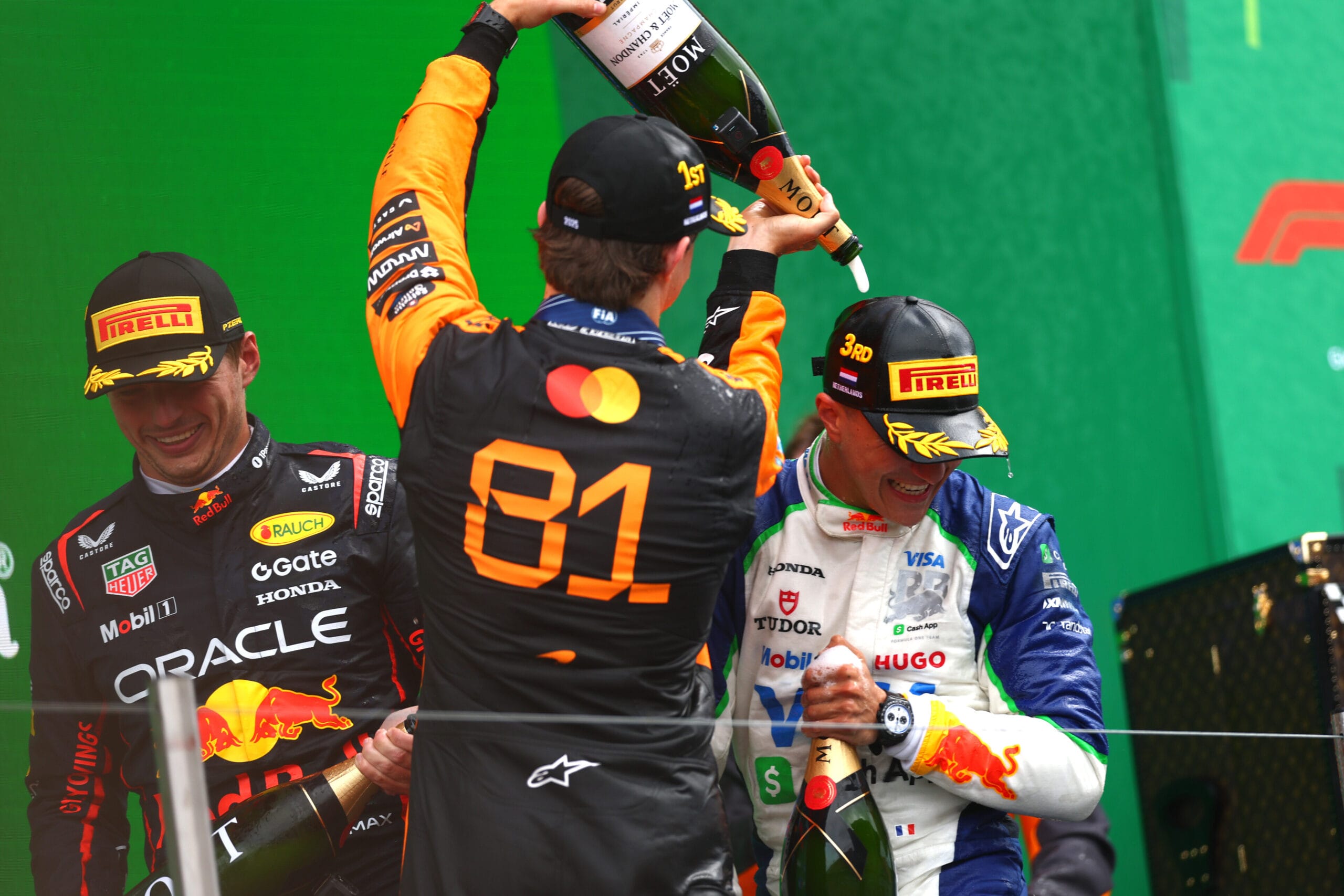 Drama in Zandvoort: Piastri profiteert van Norris-uitval