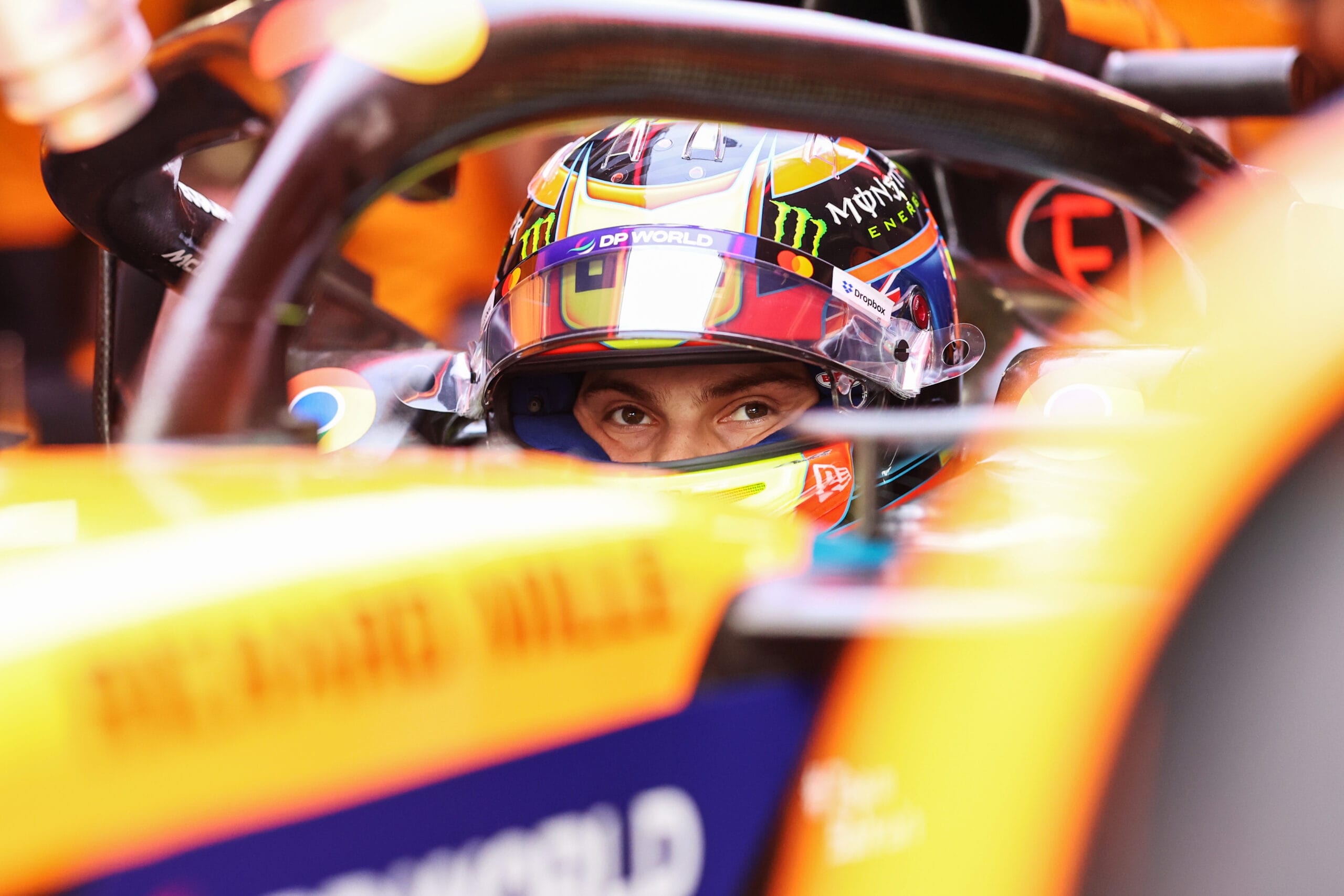 Piastri riskeert straf door fout in pits tijdens tweede training