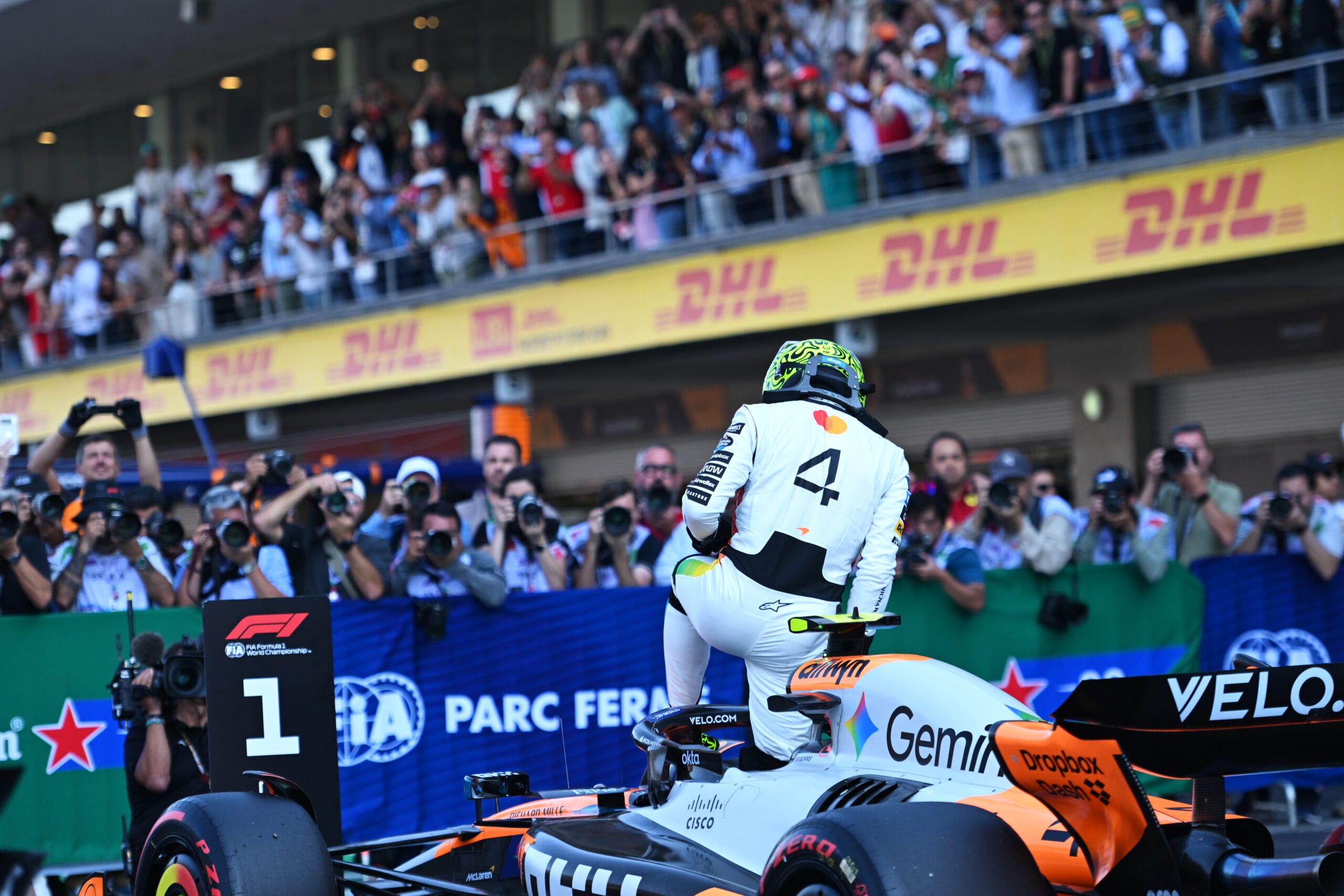 Norris wint Mexico GP met 30 seconden voorsprong en grijpt titelkoppositie