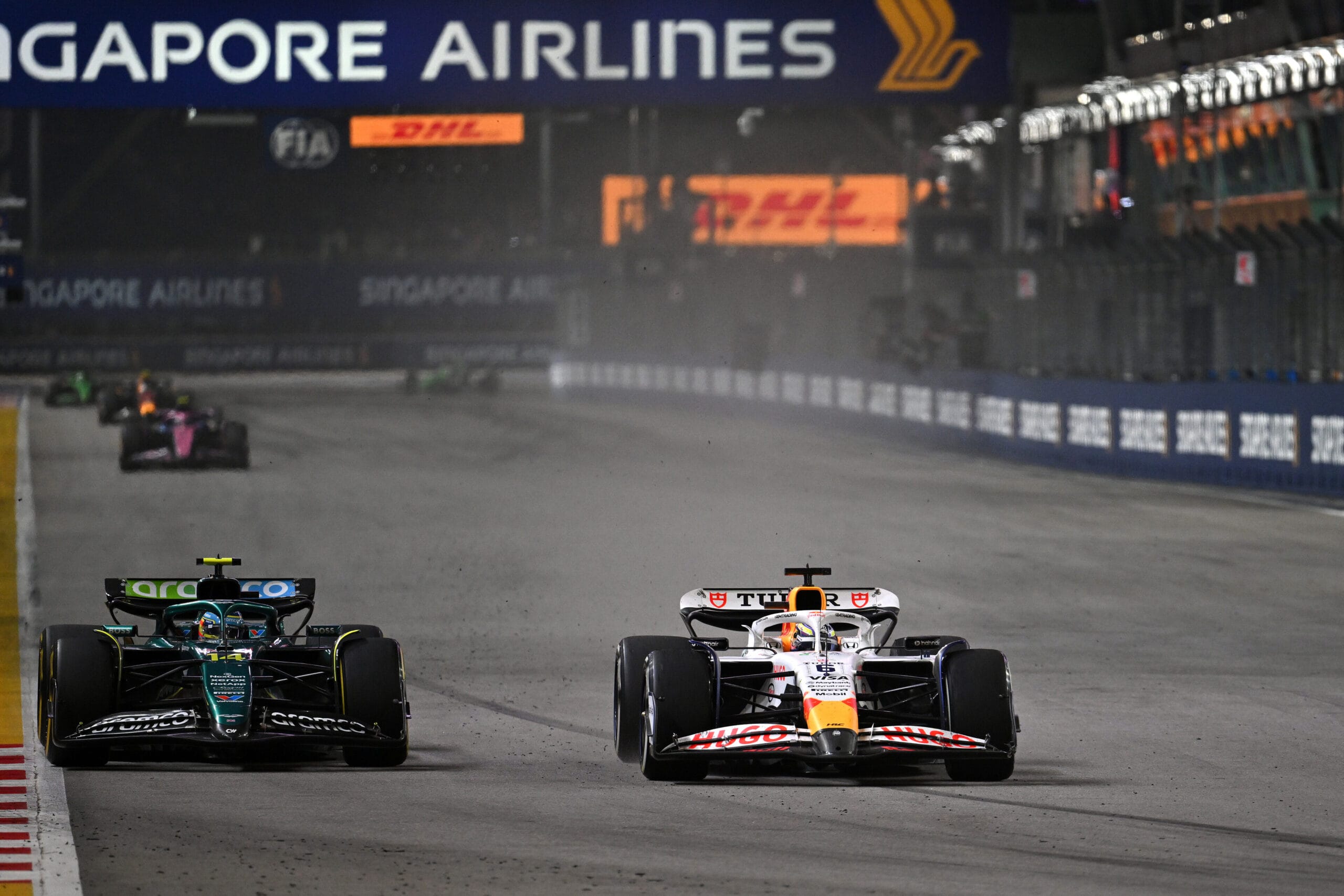 Hadjar noemt Alonso chagrijnig na fel duel in Singapore