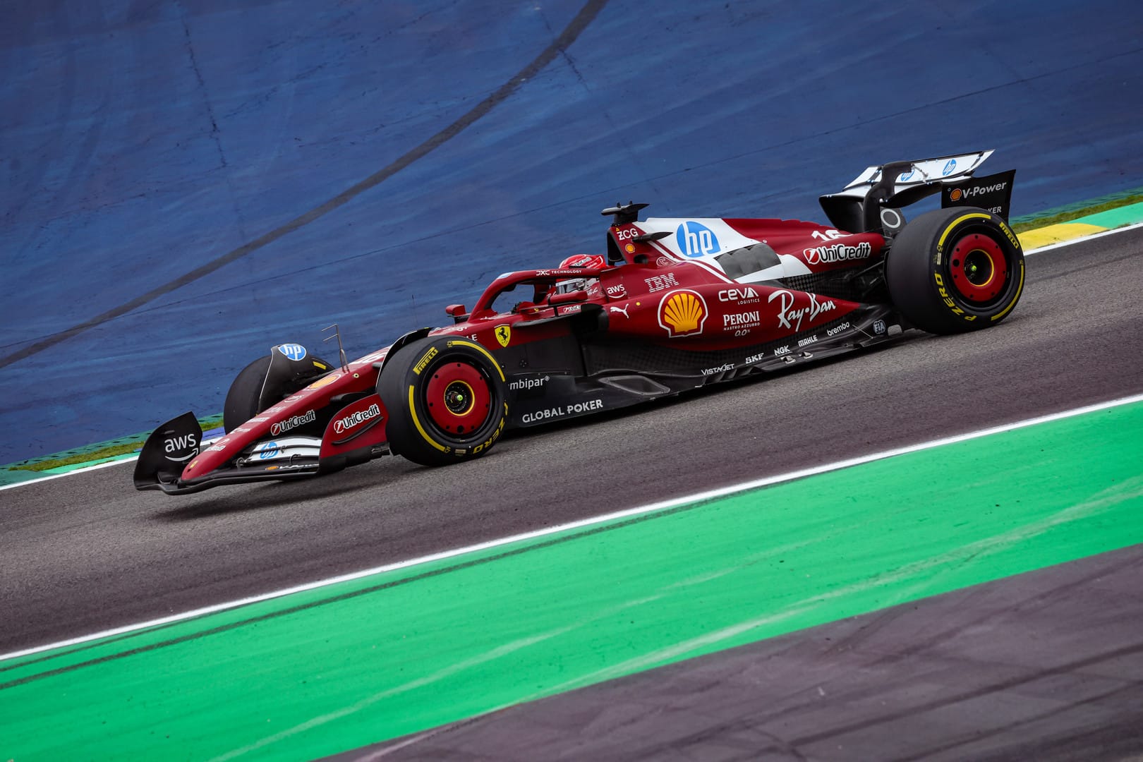 Hamilton en Leclerc reageren na kritiek Ferrari-president Elkann