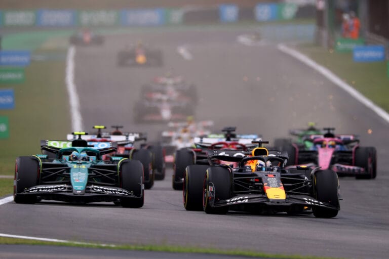 Verstappen vierde na chaotische sprint met meerdere crashes