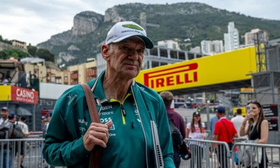 Aston Martin maakt Newey teambaas voor cruciale 2026-seizoen