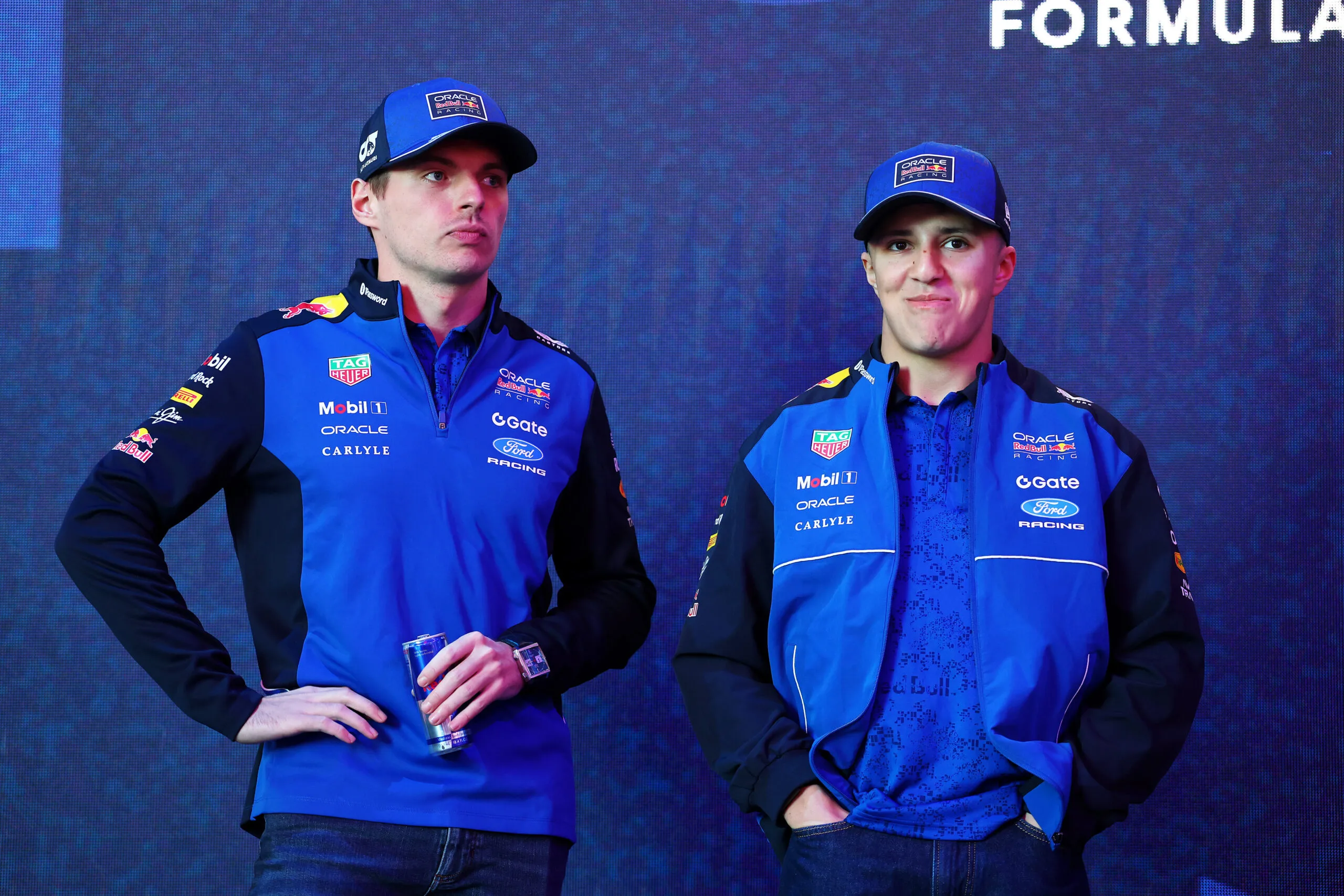 Beelden: Hadjar crasht met Red Bull tijdens natte testdag in Barcelona