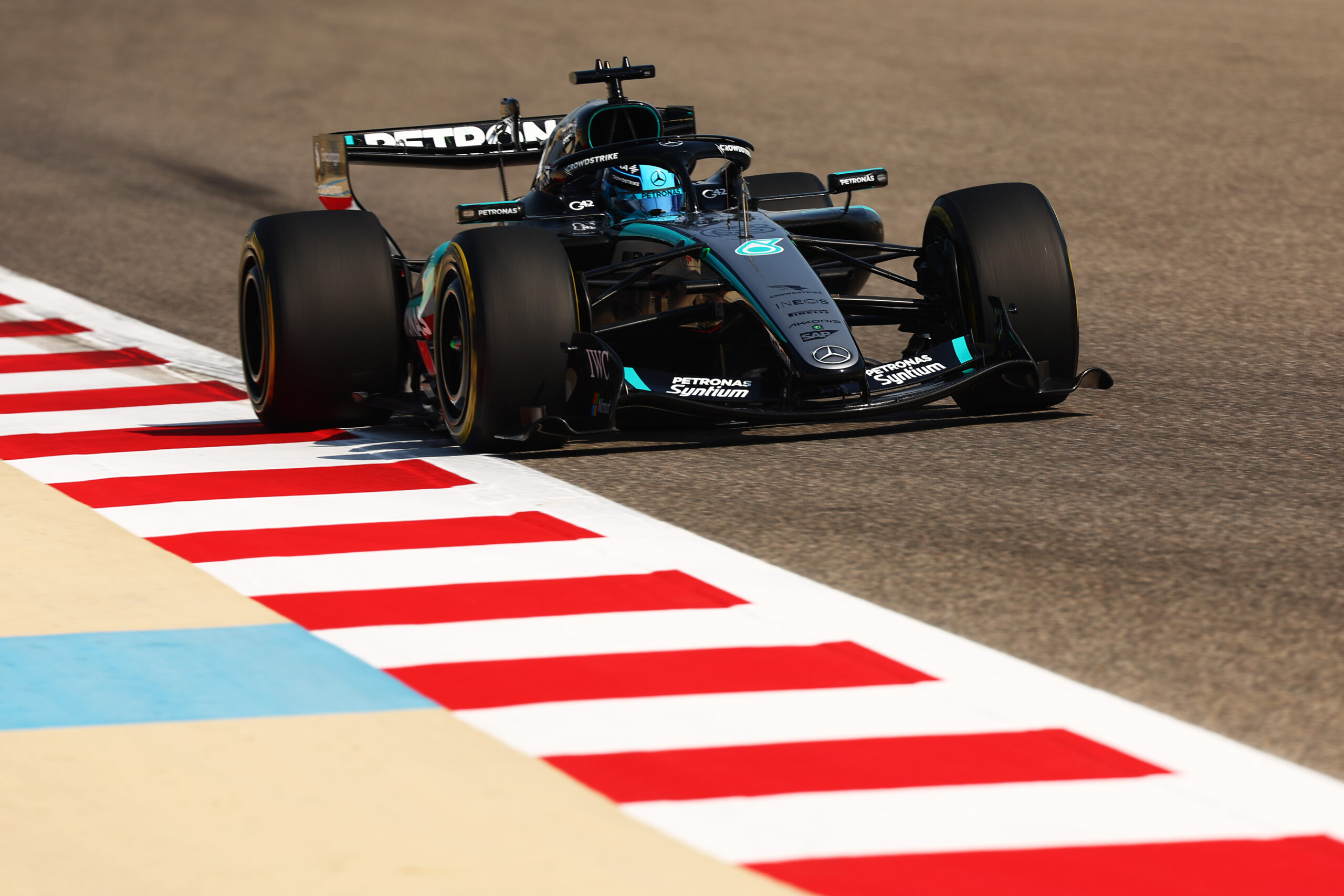 FIA past motortests aan na klachten over Mercedes