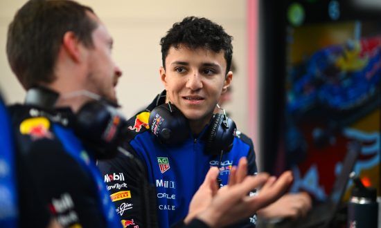 Red Bull betaalt hoge prijs voor crash Hadjar in Barcelona