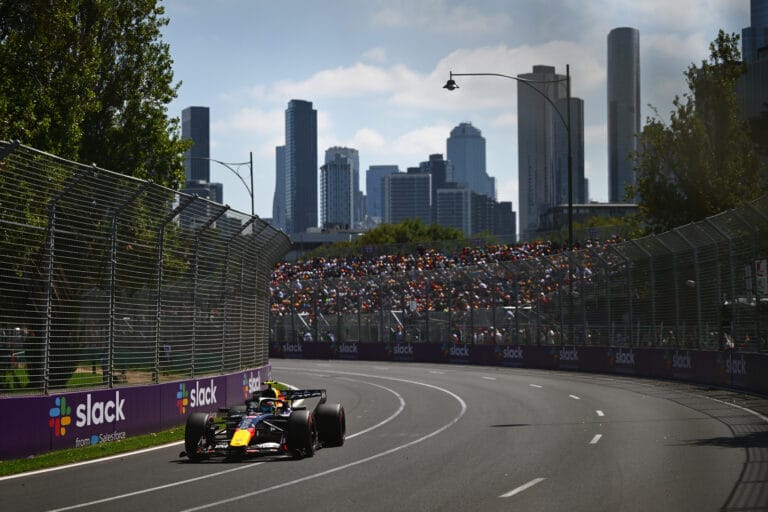 Piastri snelste in chaotische openingsdag GP Australië