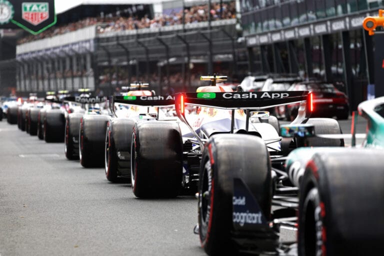 Russell domineert eerste kwalificatie 2026, Verstappen crasht in Q1