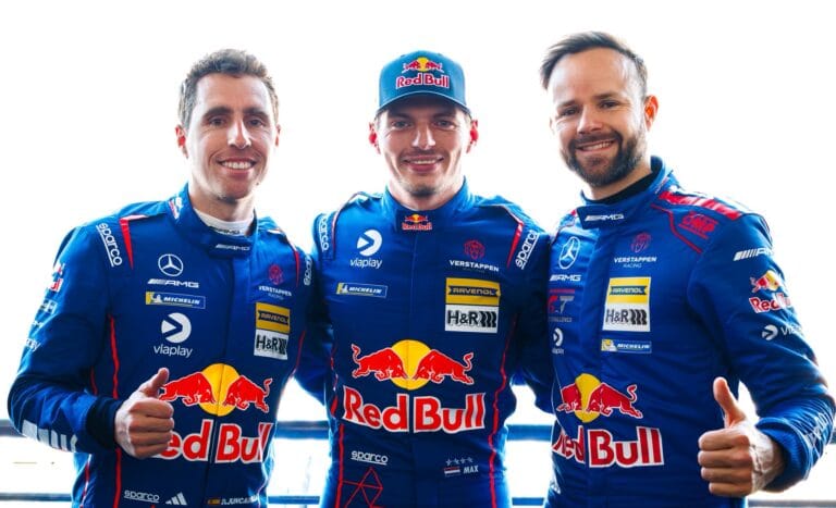 Verstappen wint NLS2 op de Nürburgring met bijna een minuut voorsprong
