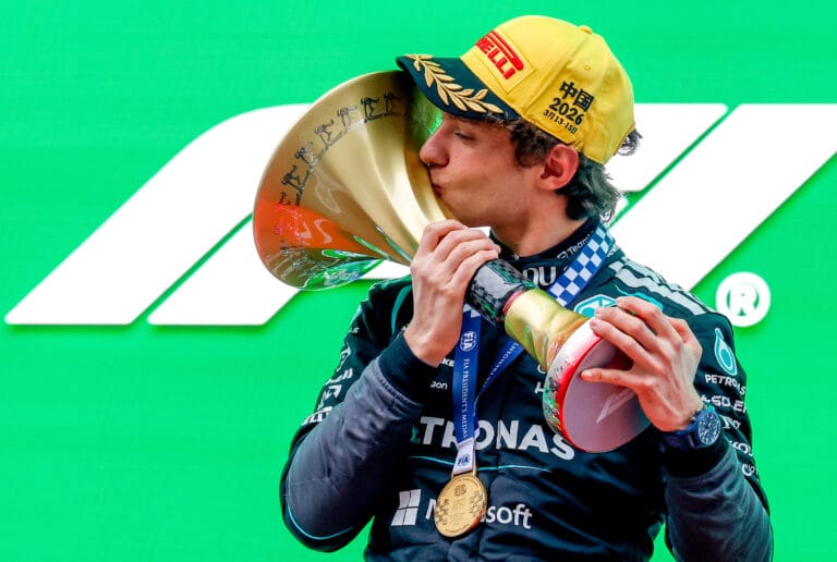 Wereldpers verrast door dominante race Antonelli in Shanghai