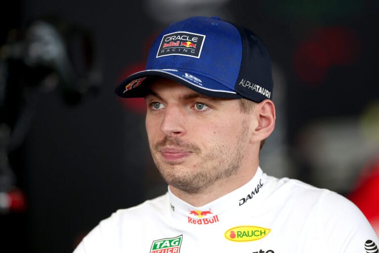 Verstappen voelt zich leeg na crash in Melbourne: ‘Ik heb het totaal niet naar mijn zin’