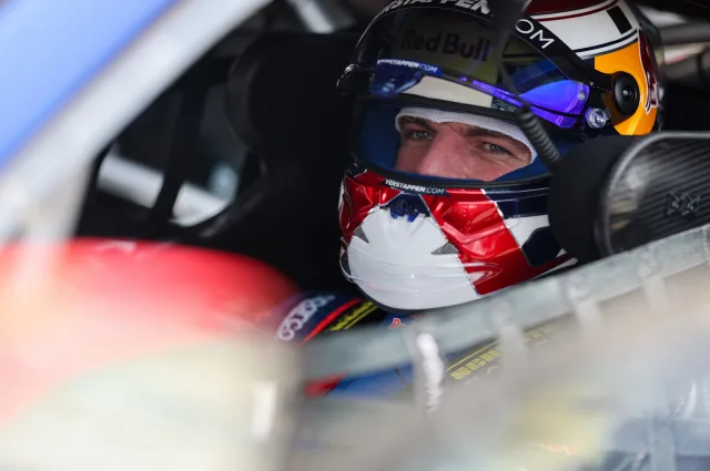 Max Verstappen rijdt met zijn Mercedes-AMG GT3 van Verstappen Racing op de Nürburgring Nordschleife