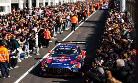 Montoya vuurt op Red Bull: ‘Bescherm je investering, houd Verstappen van de Nordschleife’