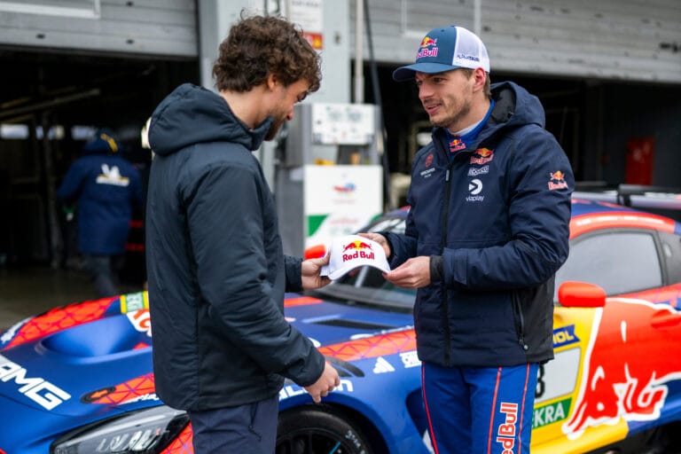Verstappen verbaasde GT3-rijders met geheime truc tijdens NLS2-race op de Nordschleife