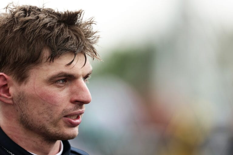 Tijdstraf voor Verstappen, toch vijfde in Miami
