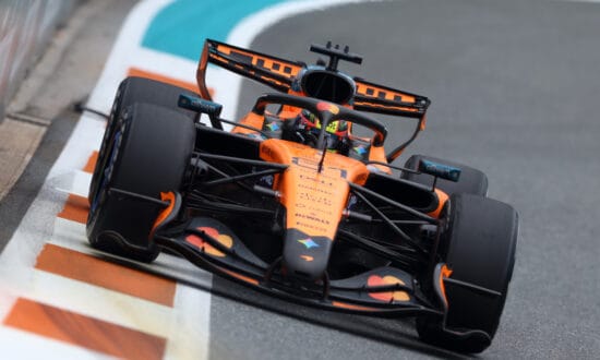 Piastri finisht als derde in Miami maar is niet blij: ‘Het voelt gewoon willekeurig’