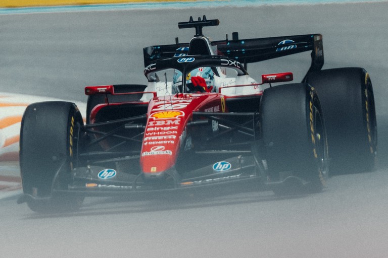 Vasseur kritisch op FIA na aanpassing startregel: ‘Een beetje oneerlijk voor ons’