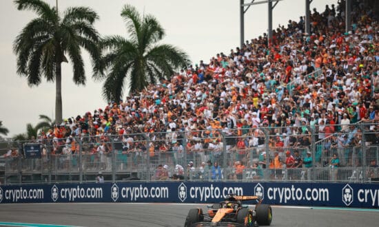 Norris wint sprintrace Miami, Antonelli zakt na tijdstraf naar P6