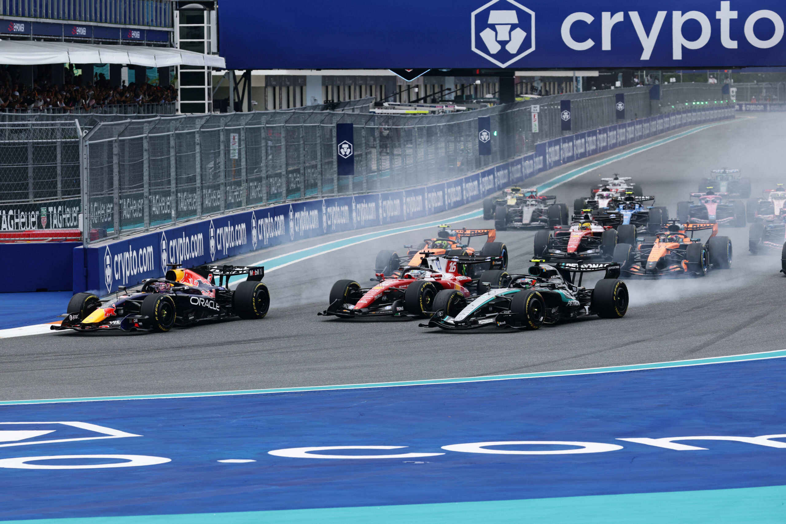 Max Verstappen vecht zich door het middenveld tijdens de Grand Prix van Miami 2026