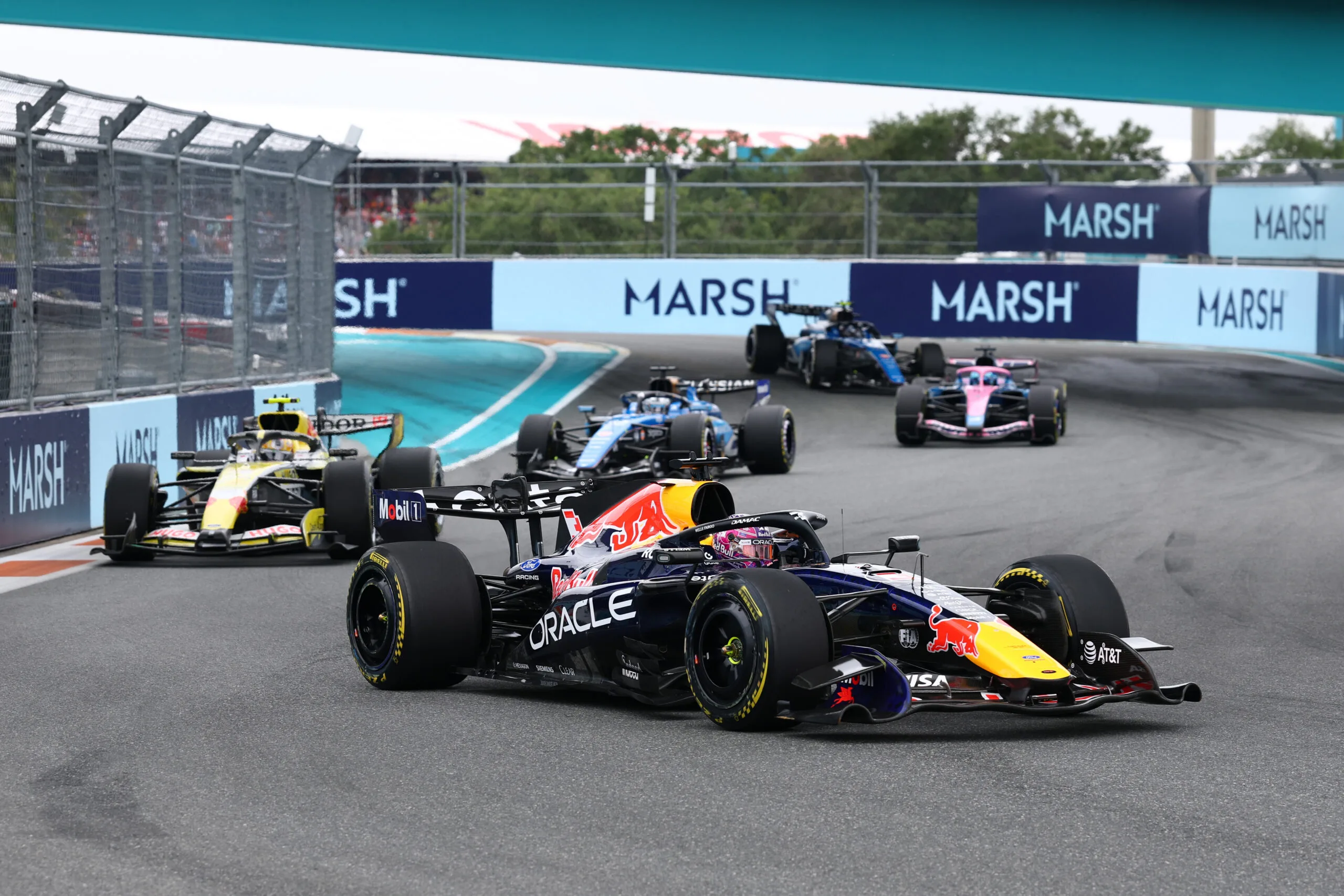 Max Verstappen rijdt in de RB22 van Red Bull Racing tijdens de Grand Prix van Miami