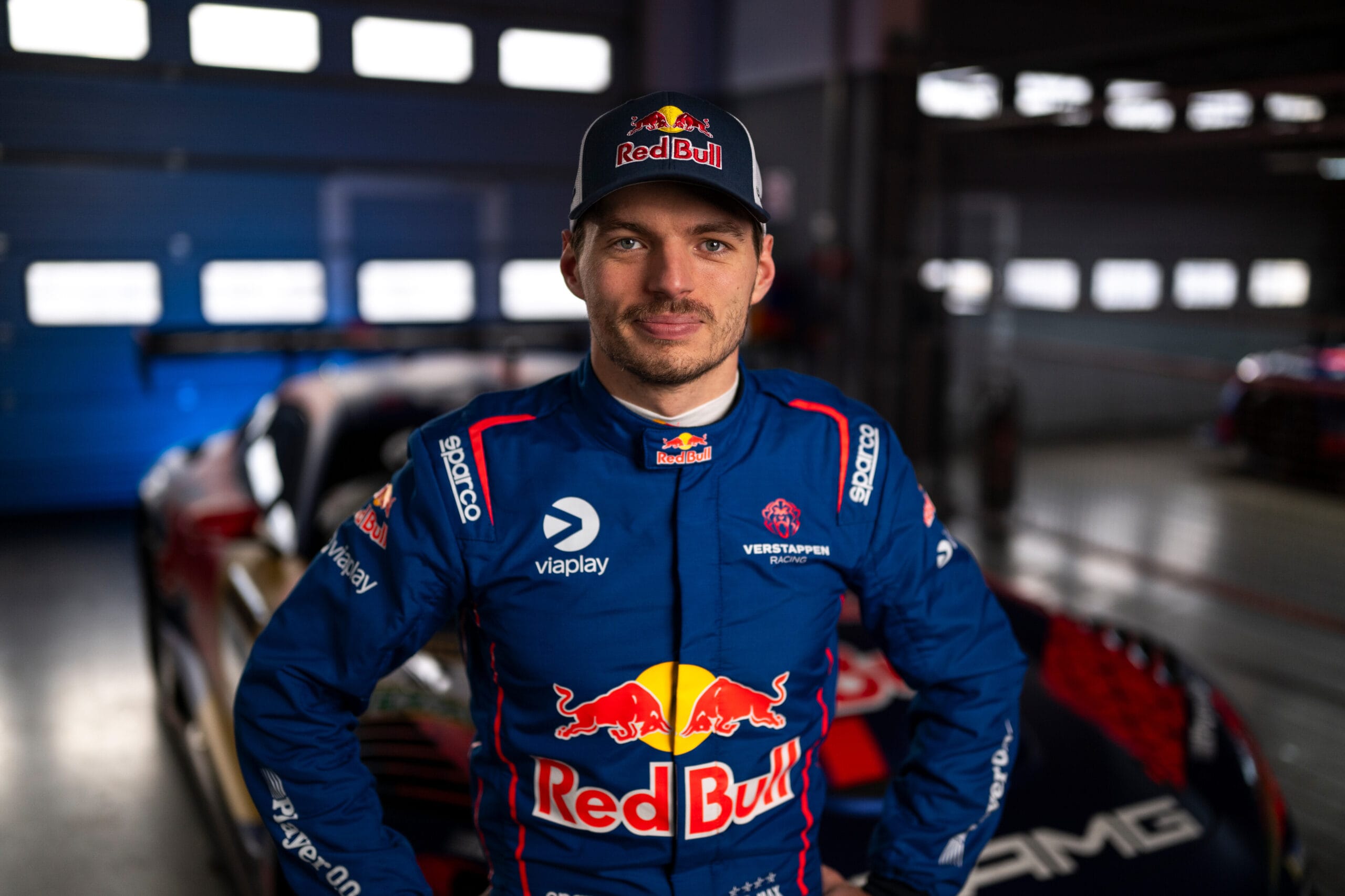 Max Verstappen in actie op de Nordschleife tijdens de eerste kwalificatietraining voor de 24 uur van de Nürburgring