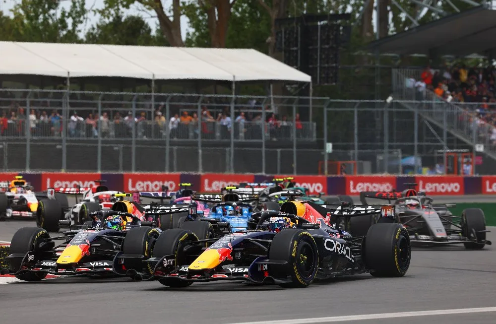 Mercedes-conflict barst los in Canada: Russell wint, Antonelli eist straf